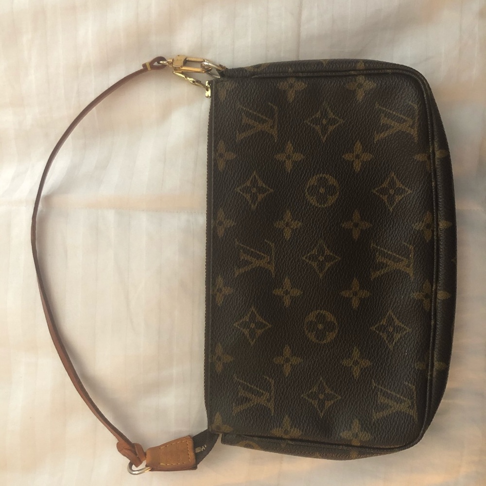 LOUIS VUITTON Monogram Pochette